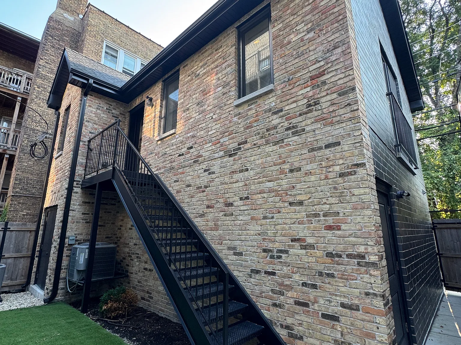 1 bed, 660 sqft, $2,400 — Photo 2