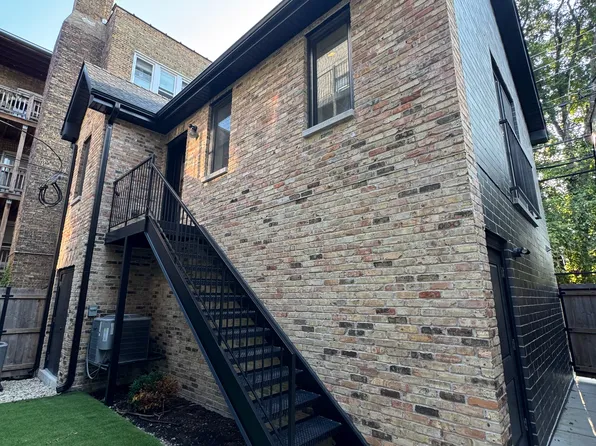 3651 N Damen Ave, Chicago, IL