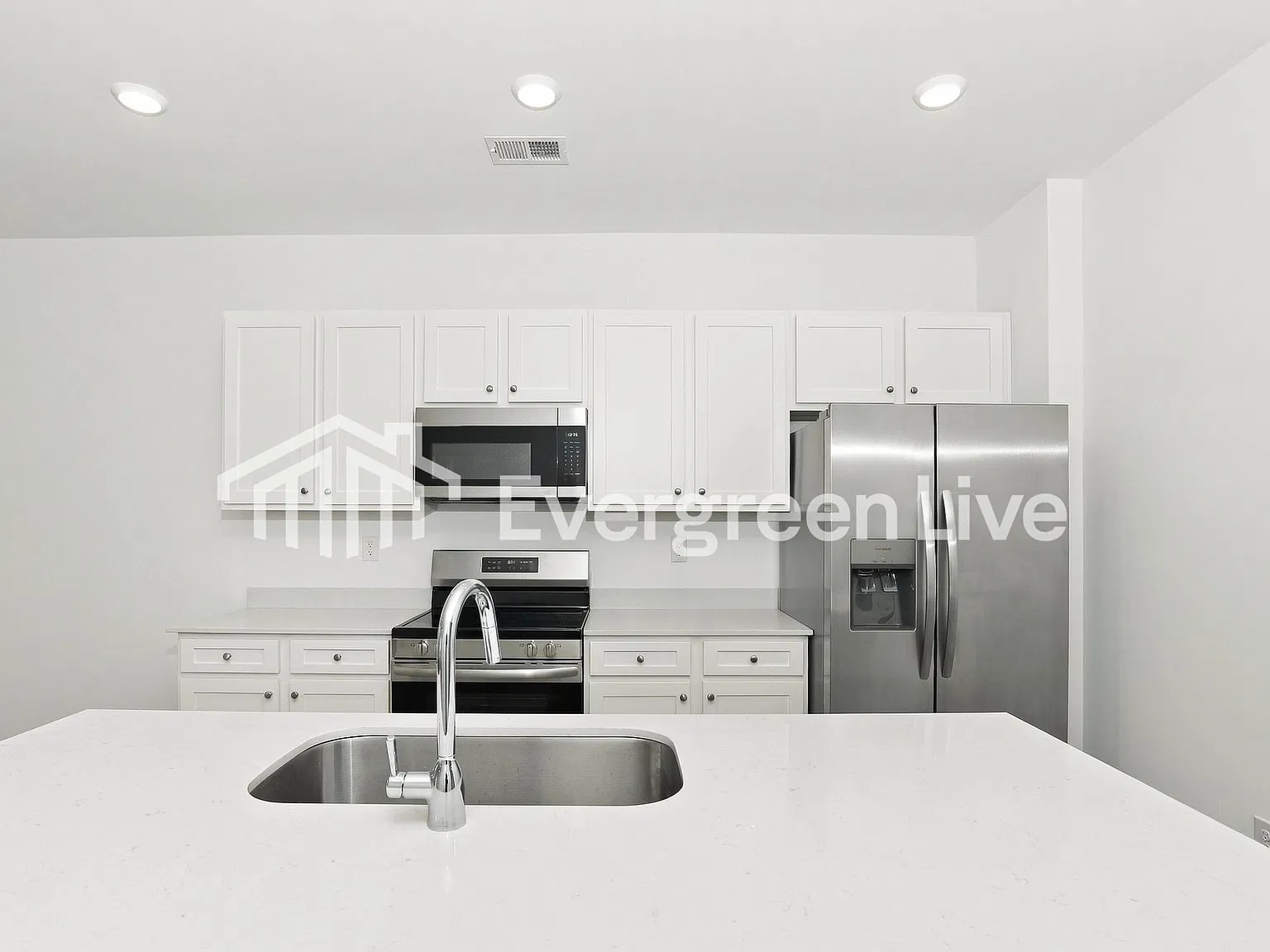 3 bed, 2.0 bath, 1274 sqft, $1,945 — Photo 3