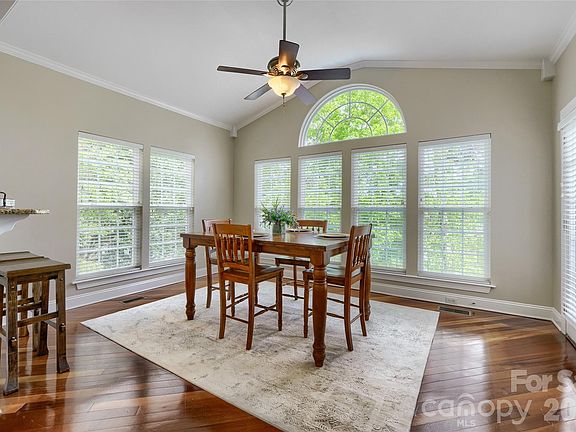 5th image of 844 Clonmel Dr