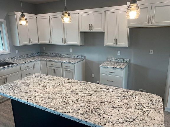 3rd image of 3601 Pinewood Dr