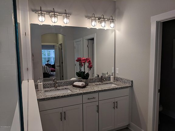 5th image of 182 Holly Forest Dr