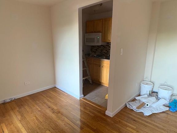 3rd image of 3625 Parsons Blvd APT 5J
