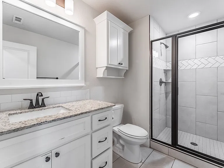 1100 Huntleigh Dr — Photo 12