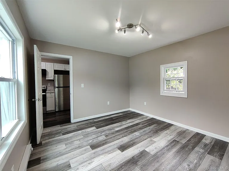 917-921 Violet Ave #B — Photo 13