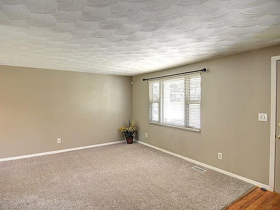 4th image of 6525 Grovehill Dr
