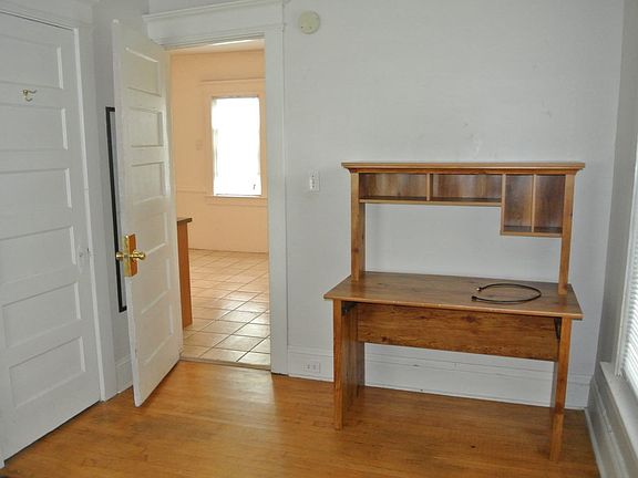 3rd image of 909-911 Westcott St #909