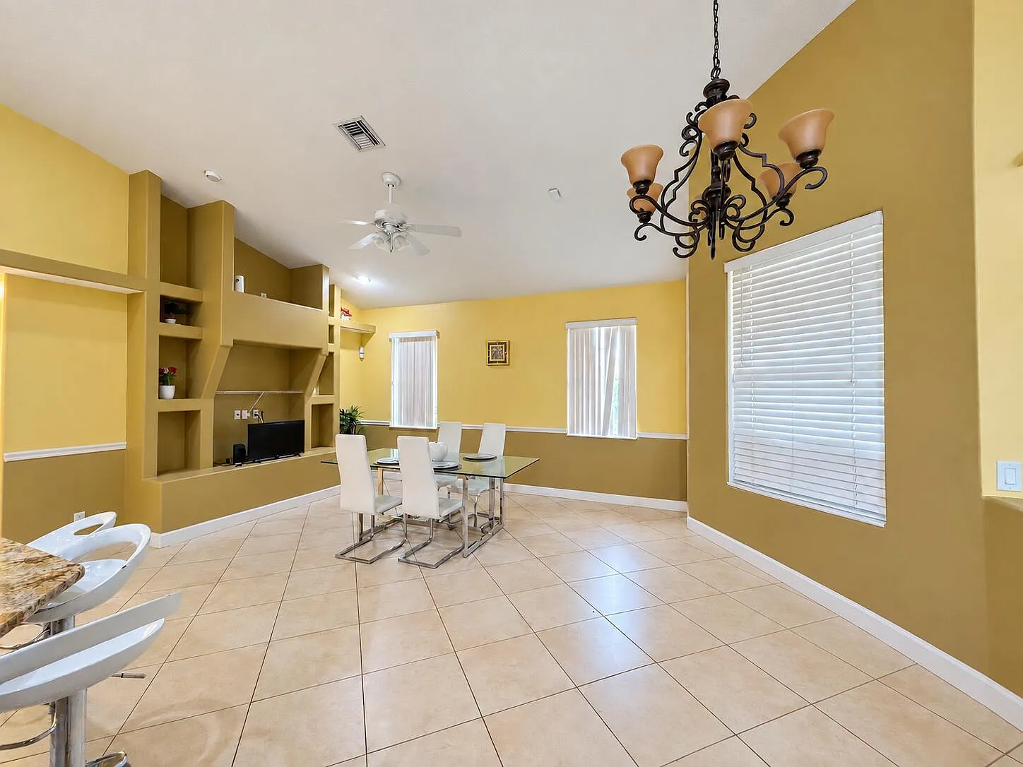 4 bed, 2.0 bath, 2244 sqft, $4,200 — Photo 3