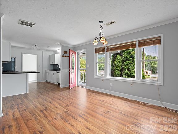 4th image of 151 Meadow St