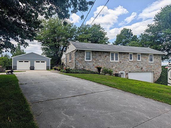 3rd image of 438 Forest Ln