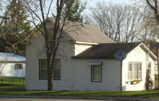 2nd image of 510 2nd St SE