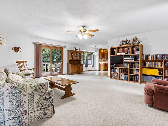 3rd image of 817 Arnold Ave