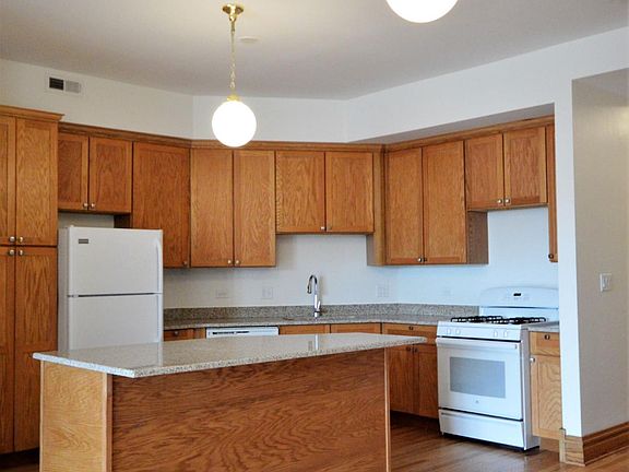 5th image of 3406 N Sheffield Ave