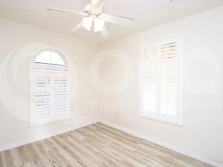 2451 E Honeysuckle Pl — Photo 16