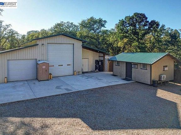 5th image of 19650 Russell Ln