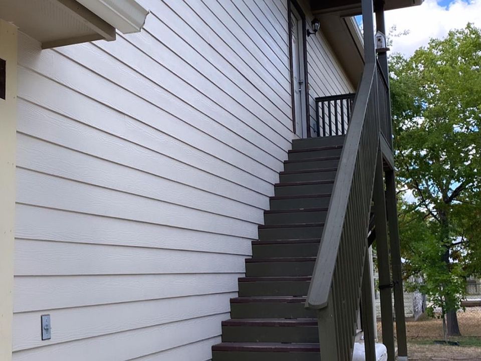 1st image of 213 Clarence St #201