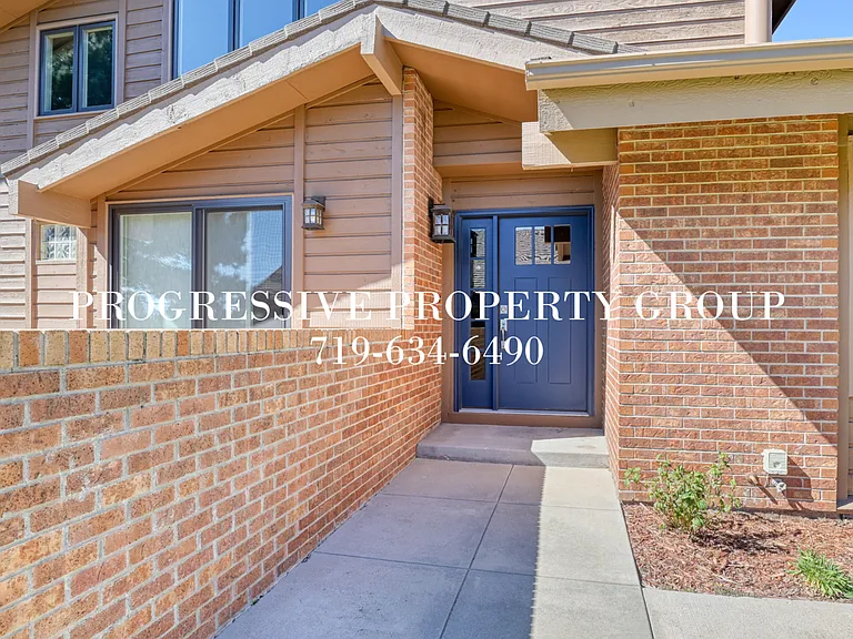 1120 Hill Cir — Photo 3
