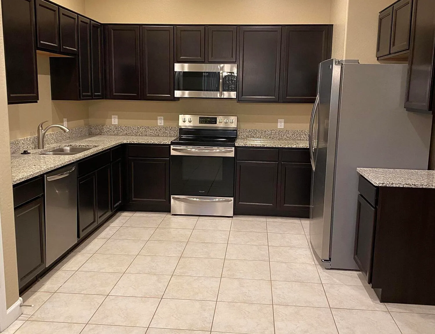 4 bed, 3.5 bath, 1902 sqft, $2,500 — Photo 4