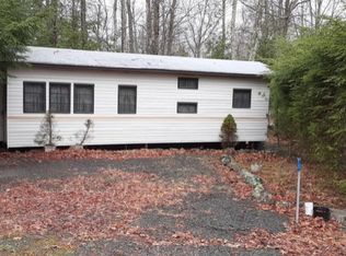 122 Chenango Dr, Shohola, PA 18458