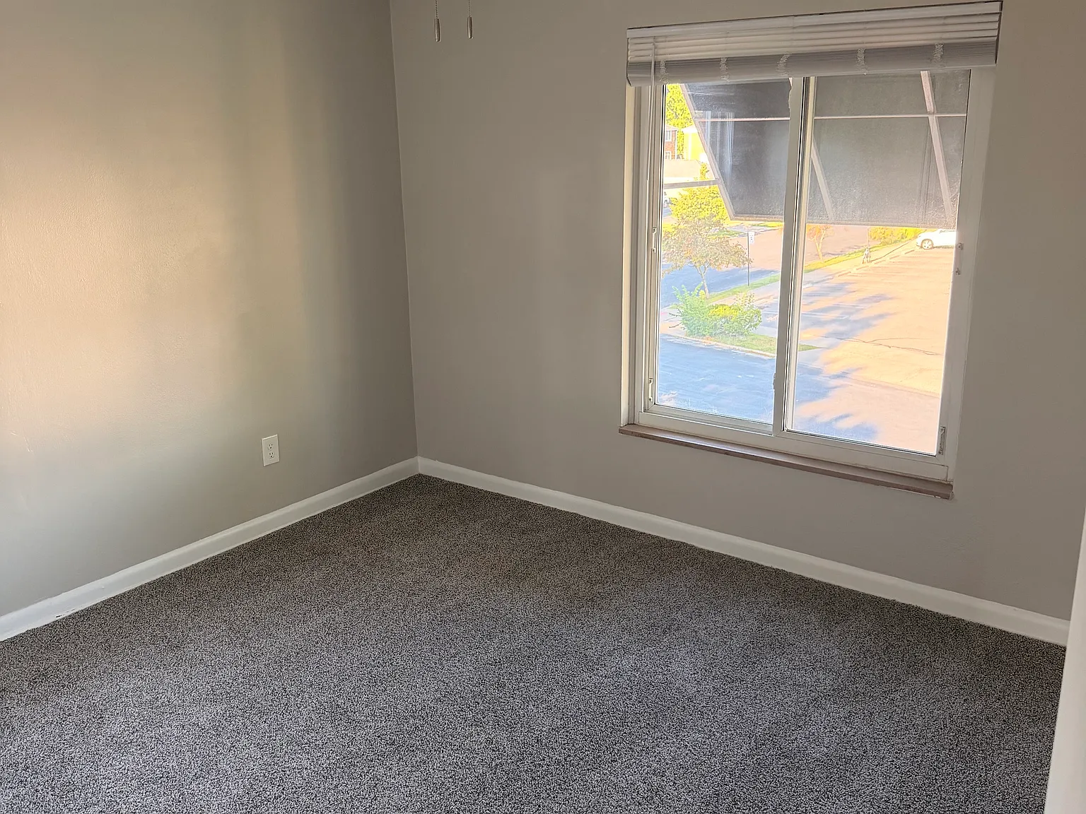 2 bed, 1000 sqft, $1,095 — Photo 1