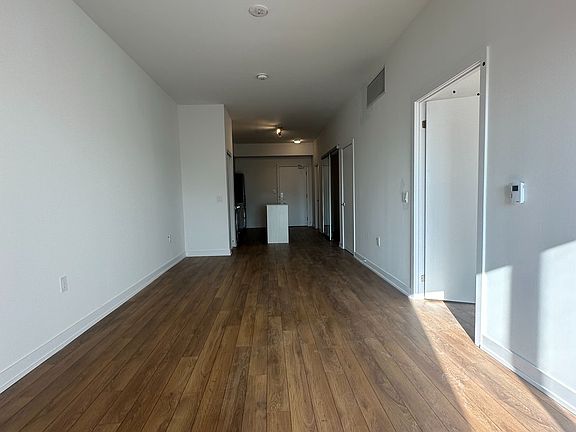 5th image of 2433 Dufferin St #602