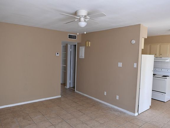 3rd image of 1026 S 10th Ave APT A
