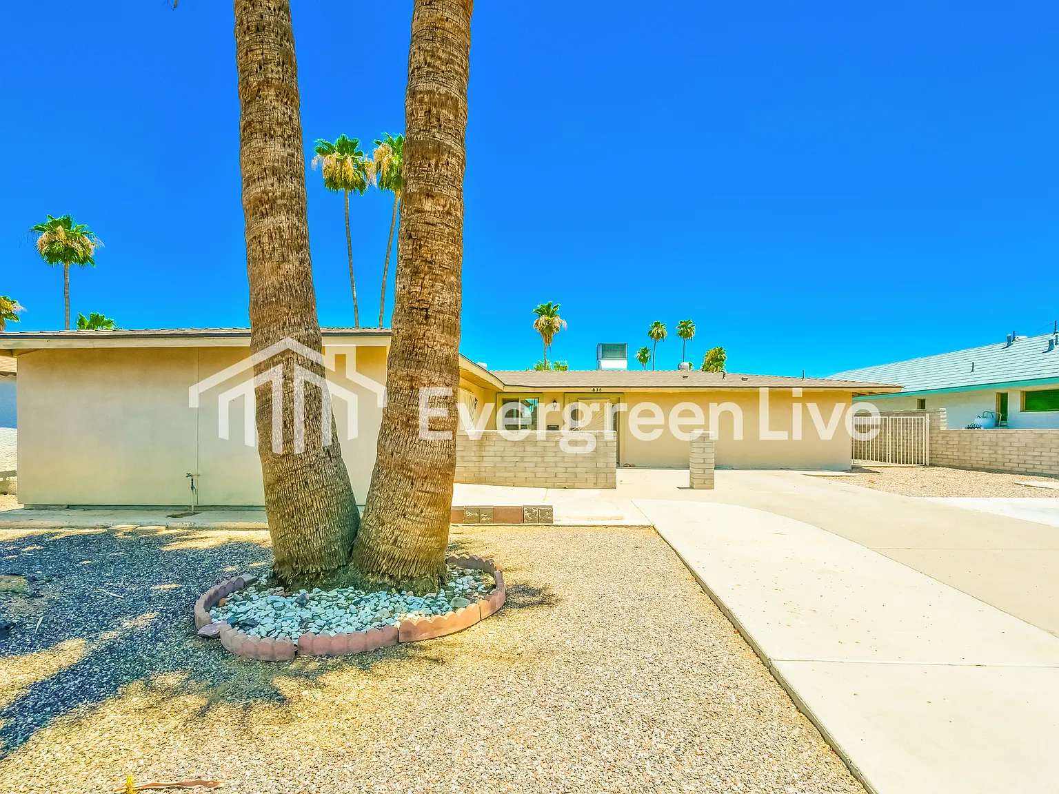 3 bed, 2.5 bath, 1692 sqft, $1,895 — Photo 1