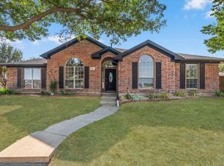 302 Fall Cedar Dr, Fort Worth, TX 76108