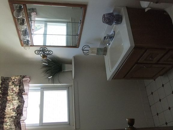 5th image of 867 Olmstead Ave