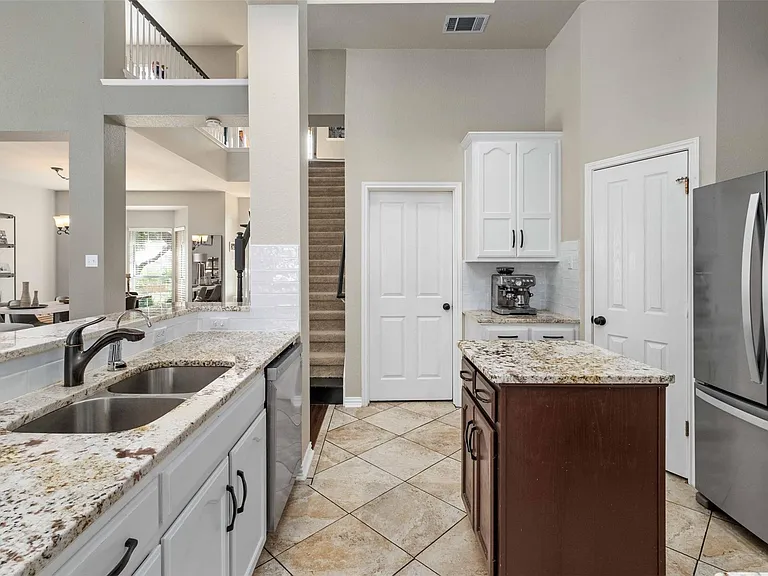 3704 Runnels Ct — Photo 10