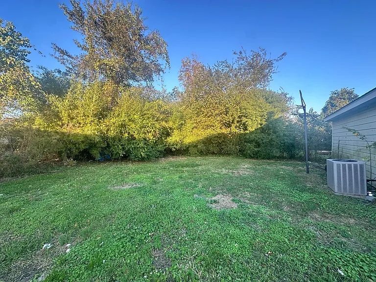 2129 Cline St — Photo 16