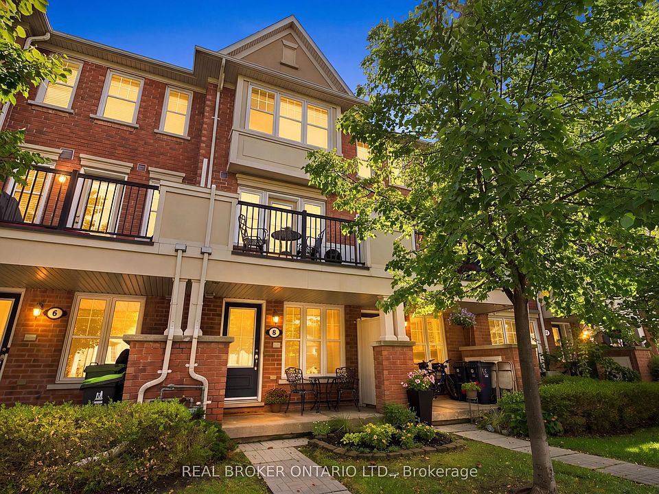 1st image of 8 Ayers Cres