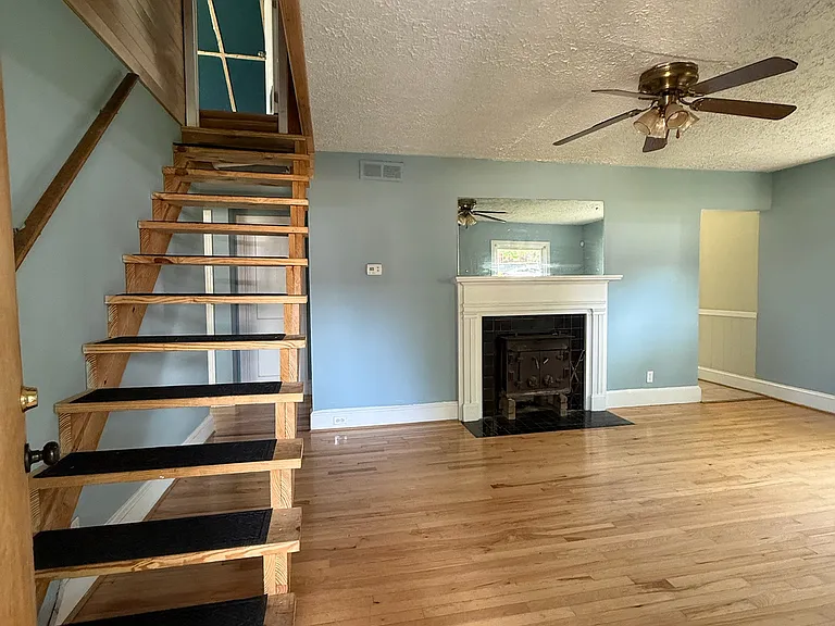 324 E Peterson Dr — Photo 8
