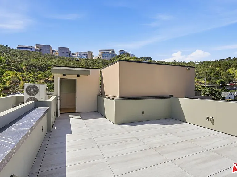 11769 Bellagio Rd — Photo 24