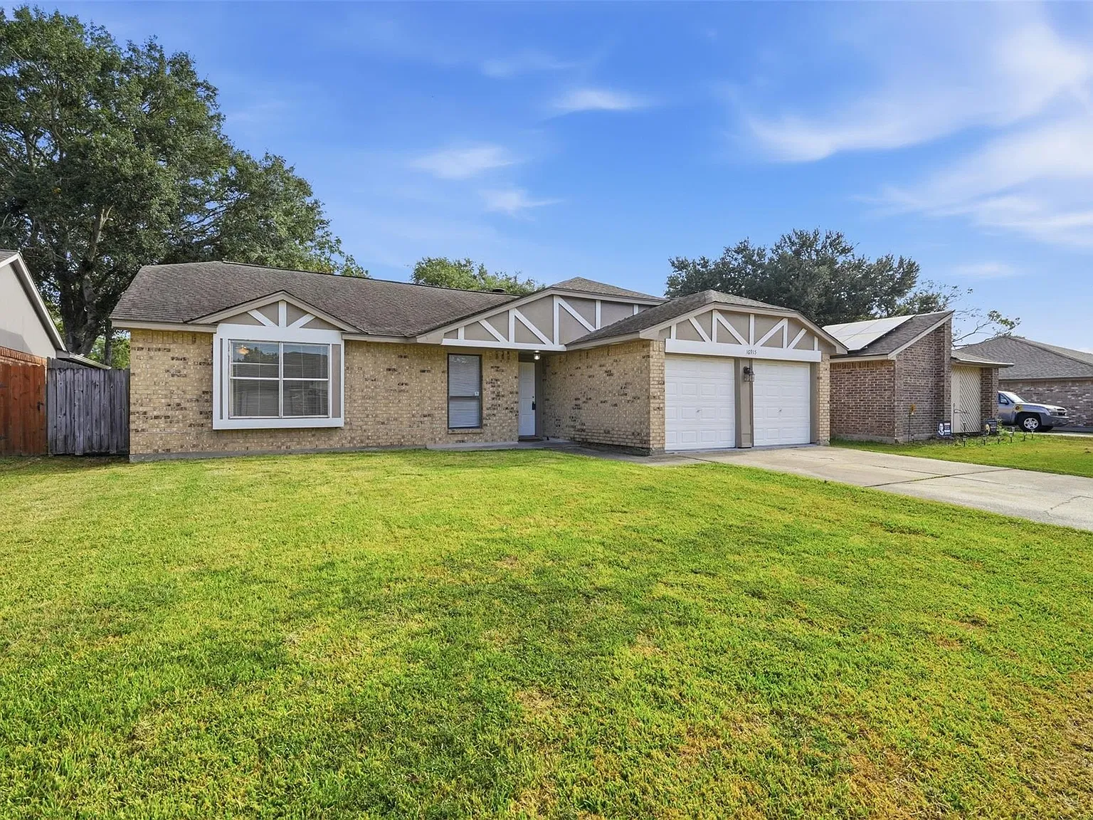 3 bed, 2.0 bath, 1641 sqft, $2,200 — Photo 2