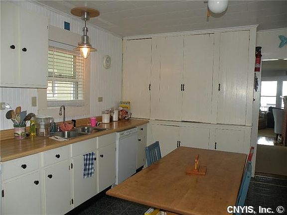 4th image of 402 Centennial Ave
