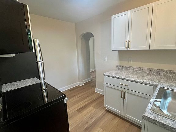 4th image of 2412 Henderson St