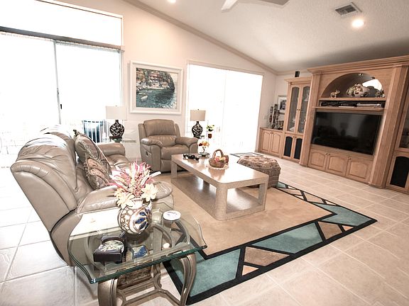 4th image of 5216 Glenville Dr