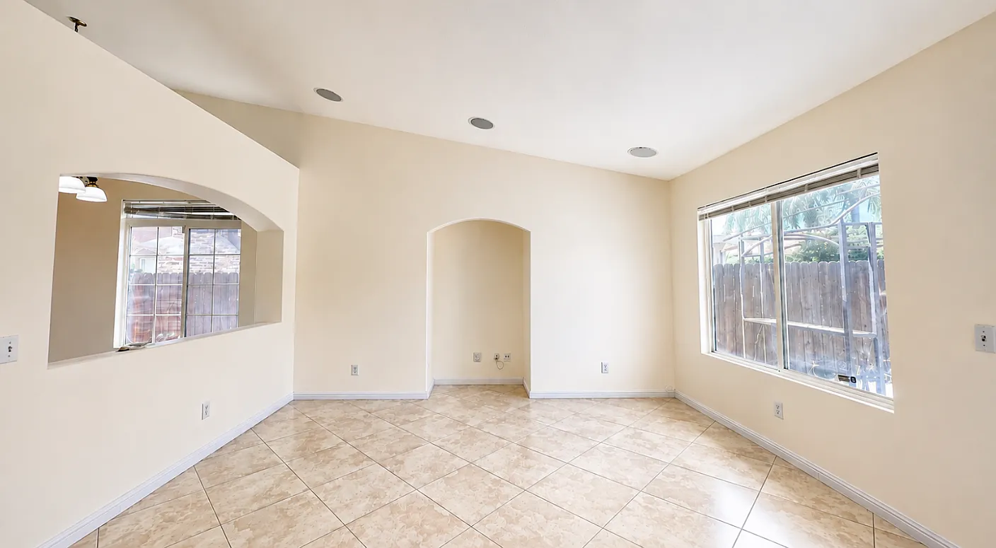 4 bed, 1957 sqft, $3,300 — Photo 4