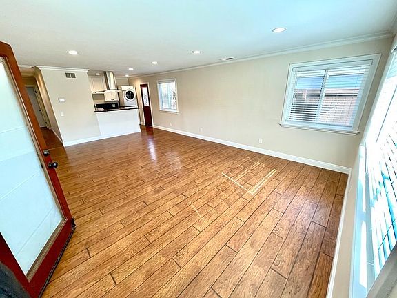 5th image of 388 La Perle Pl