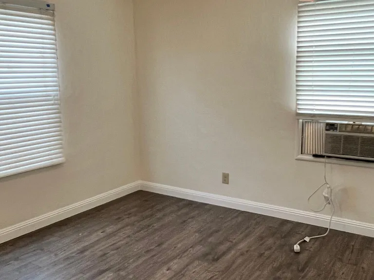 861 Sybil Ave — Photo 7