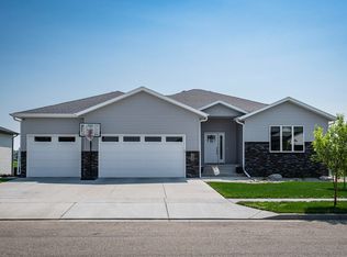 3919 Herd Pl, Bismarck, ND 58503