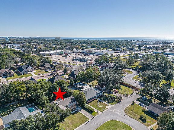 2nd image of 304 Eastview Dr