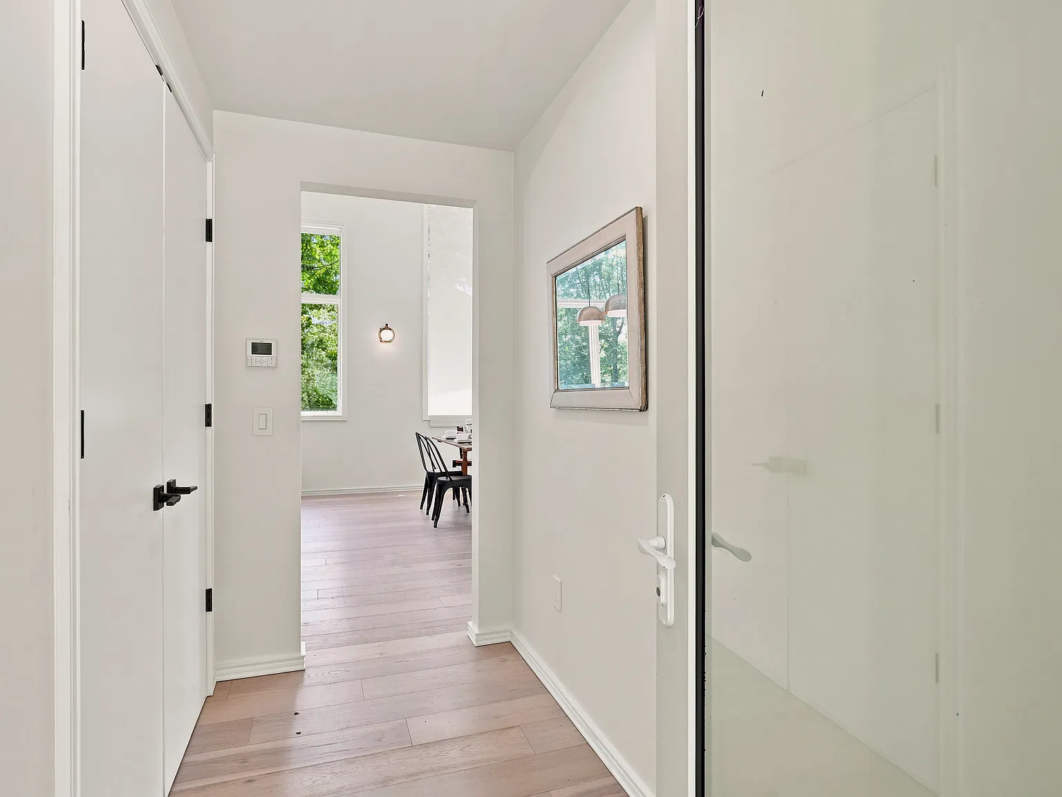 3 bed, 2.5 bath, 2340 sqft, $4,500 — Photo 2