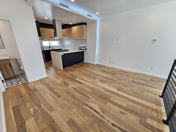 3rd image of 4260 Laurel Canyon Blvd