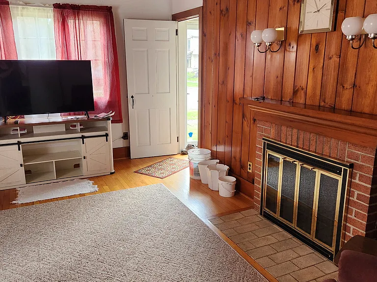 321 Linn St — Photo 40