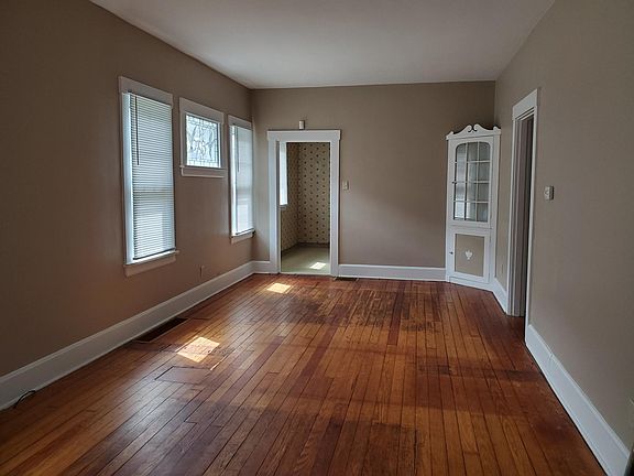 3rd image of 1110 Catalpa Dr