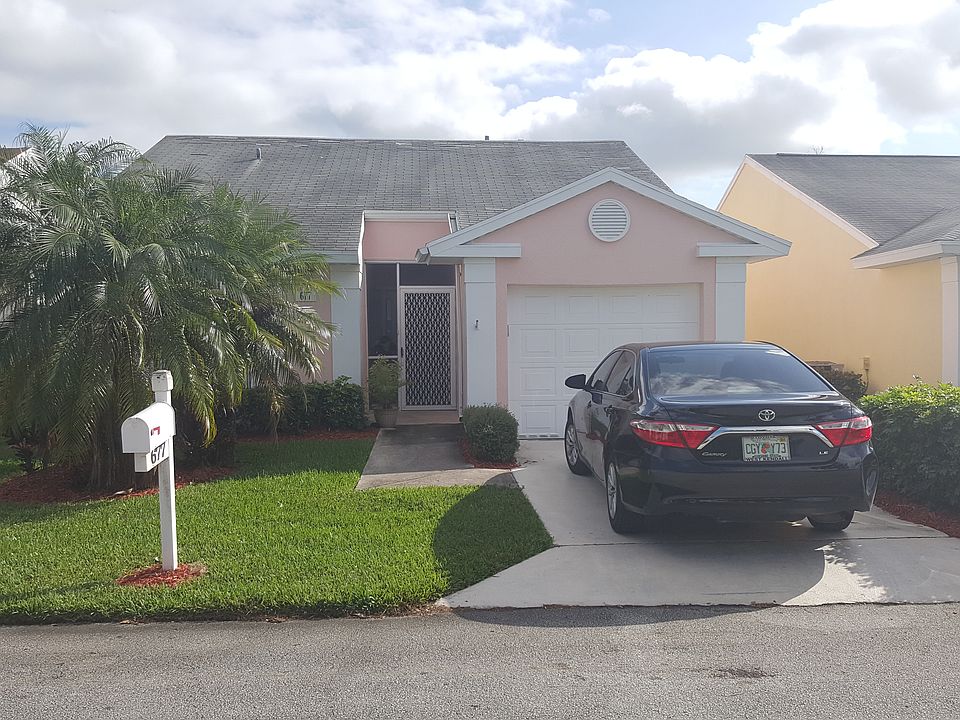 1st image of 677 SE 22nd Dr
