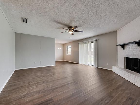 4th image of 916 Embassy Dr