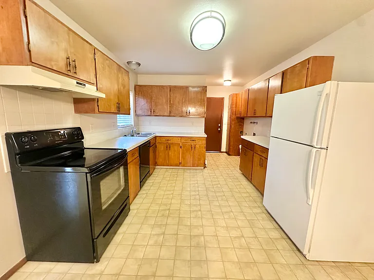 745 Nyssa Dr — Photo 3